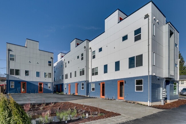 Building Photo - Modern, Spacious 2020 Townhome in West Seattle!