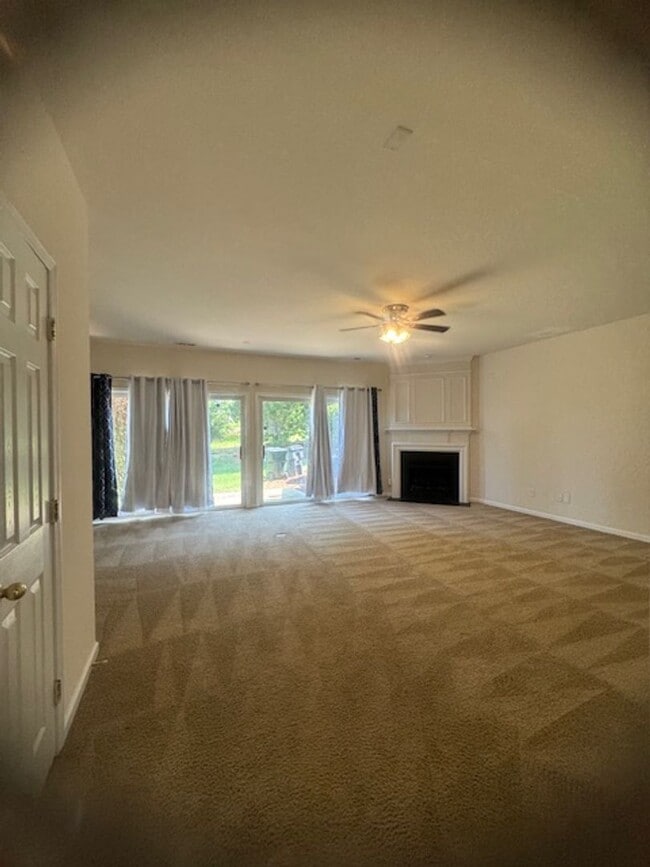 Building Photo - Blending Relaxation & Sophistication to Cr...
