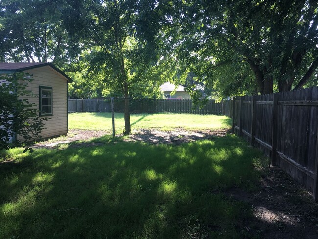 Building Photo - $795 - 2 bed 1 bath - Single Family Home