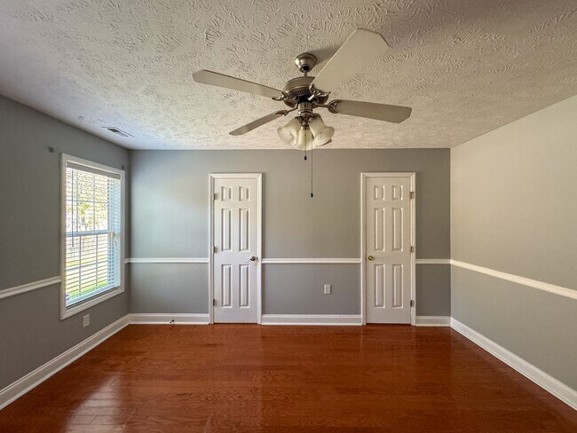 Building Photo - 584 S Buckeye Dr