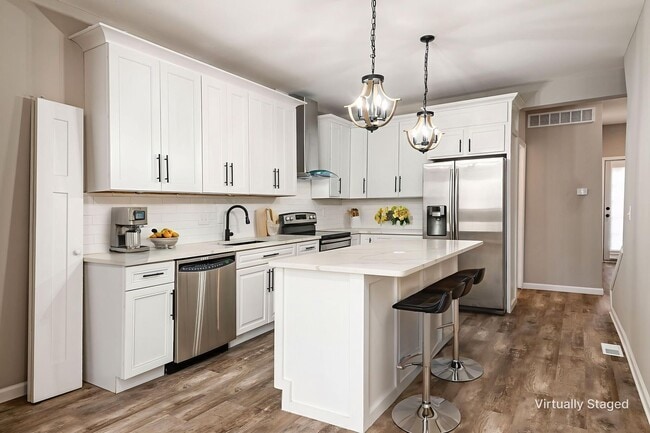 Primary Photo - MOVE-IN SPECIAL: $500 OFF DEPOSIT! Stunnin...