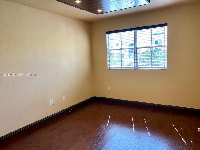 Building Photo - 8800 NW 107 Ct