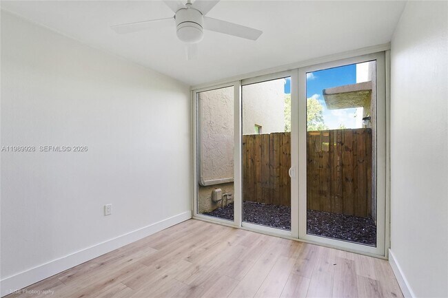 Building Photo - 9023 NE 4th Avenue Rd