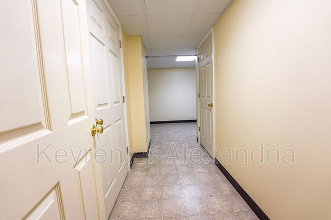 Building Photo - 20 Boulder Dr