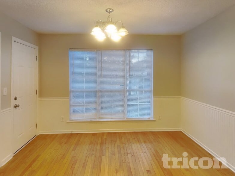 Building Photo - 547 Horseshoe Cir