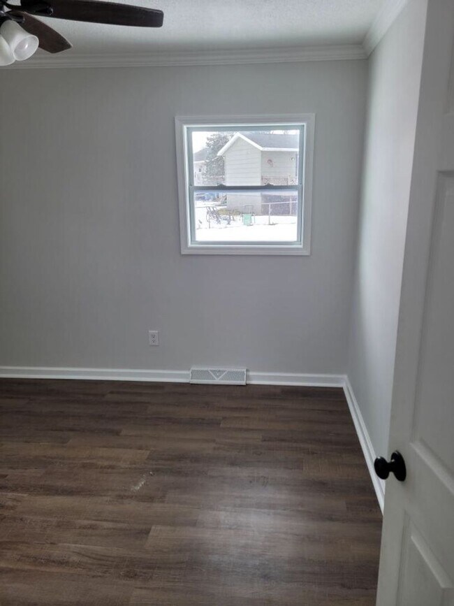 Building Photo - 3 Bedroom 2 Bath Camanche IA 815-275-3632
