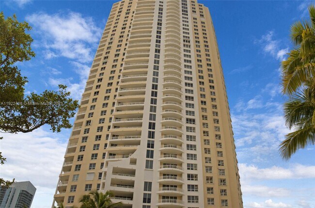 Building Photo - 848 Brickell Key Dr