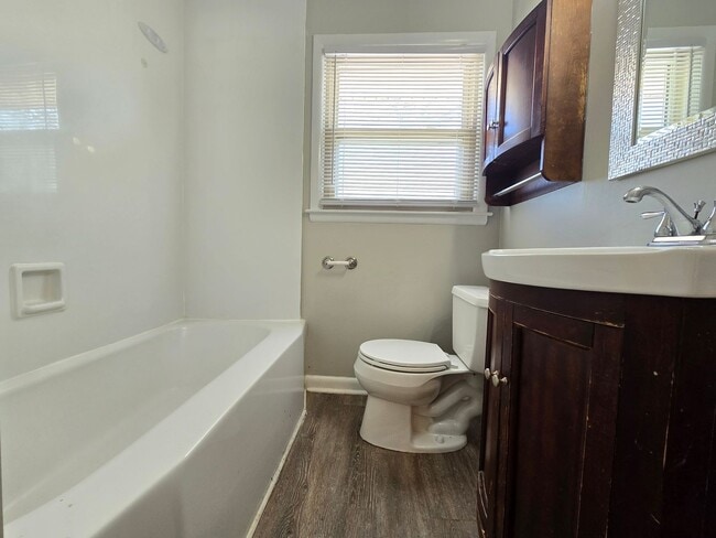 Building Photo - Updated 3 bedroom home located off Bardstown Rd!