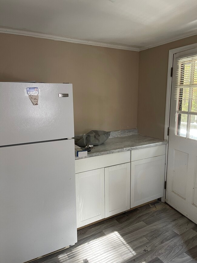 Building Photo - DICKMAN