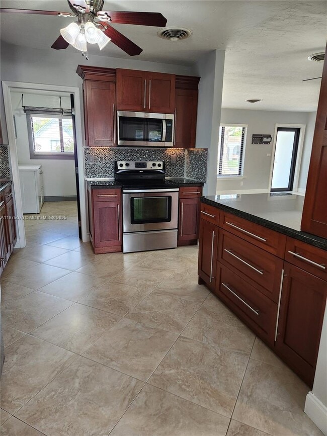 Building Photo - 10990 SW 57th St