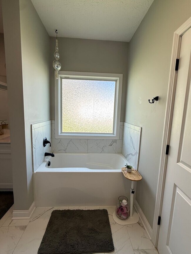 Building Photo - 128 Aiden Ln