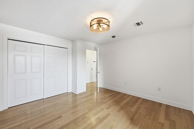 Building Photo - 5509 Madison St