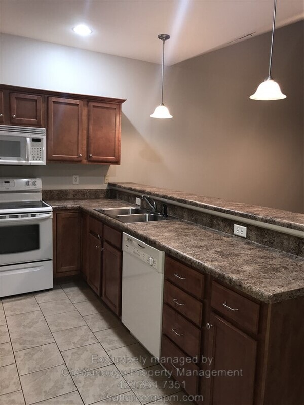 Building Photo - 2704 Stone Trace Dr