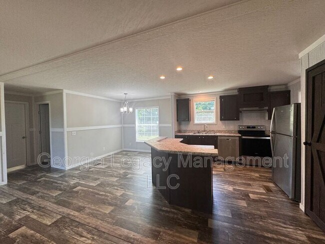 Building Photo - 552 Sewell Mill Rd