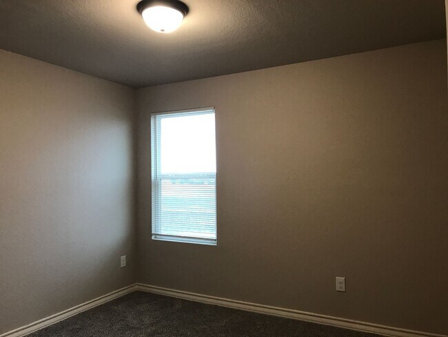 Building Photo - Townhome for rent