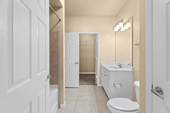 Building Photo - Gated Community!