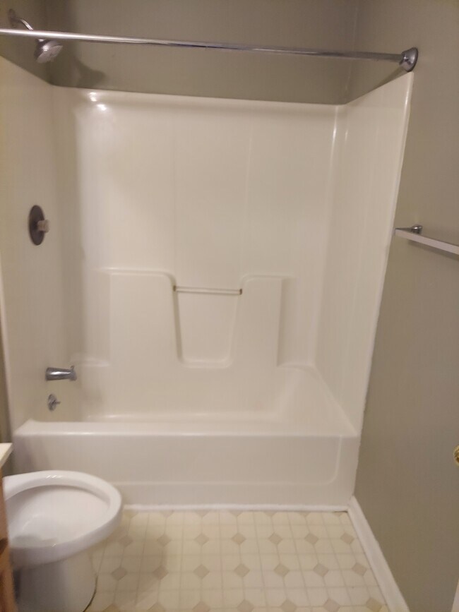 Building Photo - 129A Shearer St