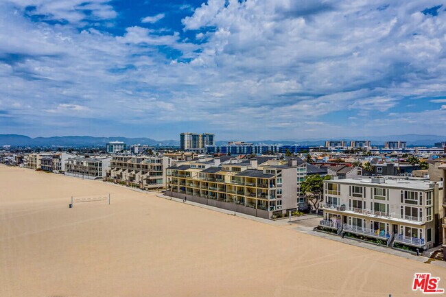 Building Photo - 4403 Ocean Front Walk