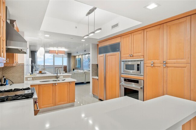 Building Photo - 17875 Collins Ave