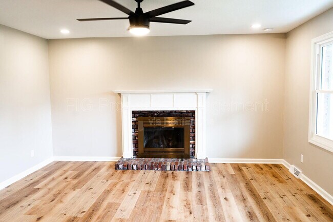 Building Photo - 4200 Crestfield Rd