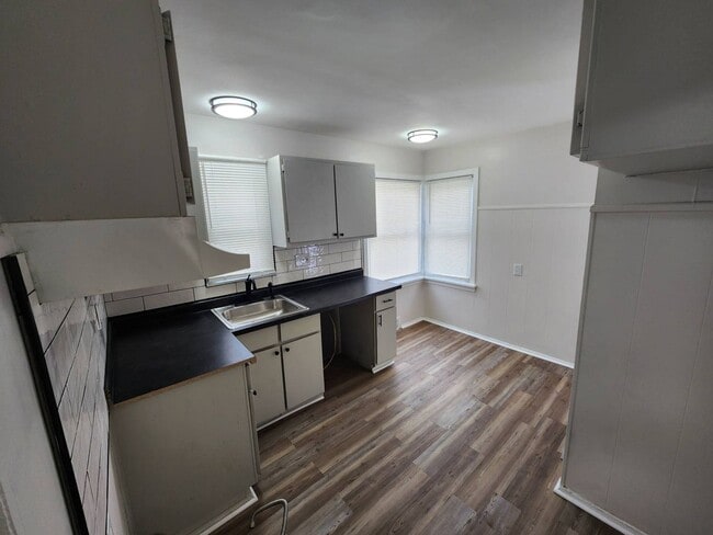 Building Photo - 2-Bedroom + Bonus Room Bungalow with Basement – Flexible Living Space