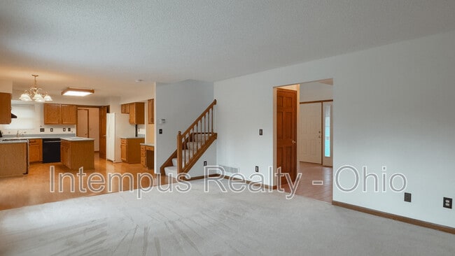 Building Photo - 370 Glenside Ln