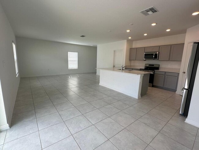 Building Photo - 989 Harold Pass