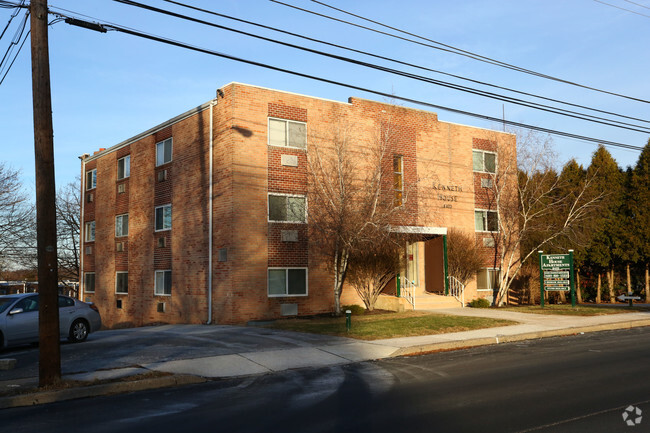 Primary Photo - Kenneth House Apartments