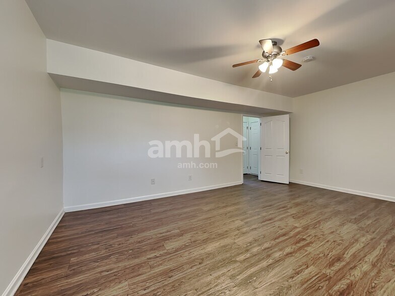 Building Photo - 2405 Joshua Ln