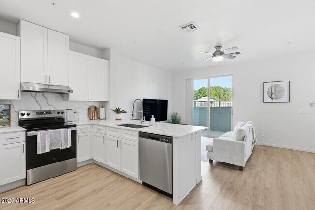 Building Photo - 7959 N 53rd Ave