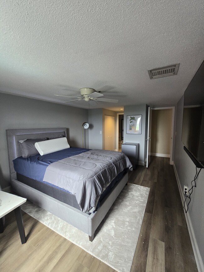 Building Photo - 200 Burkhall St