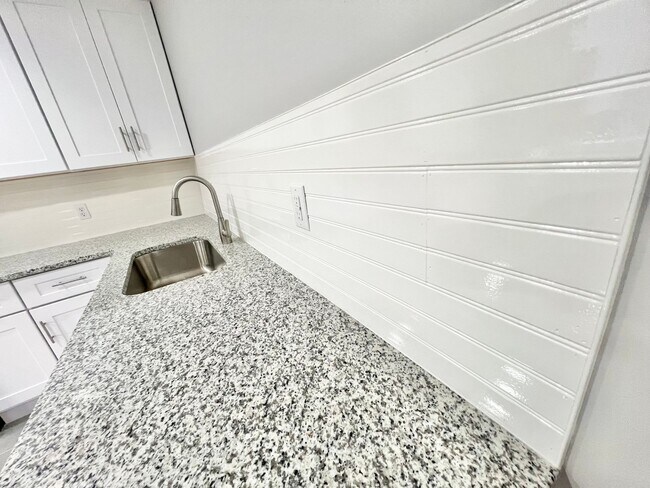 Building Photo - Meridian Apartments Your Gateway to Everything in Hampton Roads