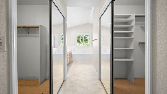 Building Photo - 4 BR/3BA Home in Laurel Creek with Park-Li...