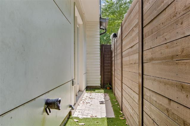 Building Photo - 381 E Greenbriar Ln