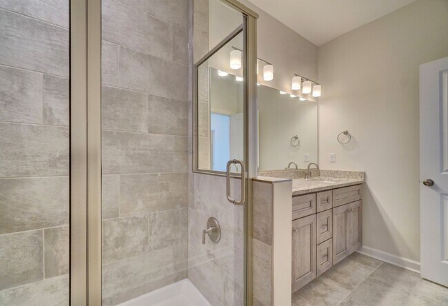 Building Photo - Available 08-05-25! Coastal Luxury Townhom...