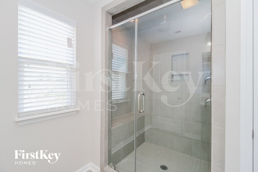 Building Photo - 1307 Red Deer Dr
