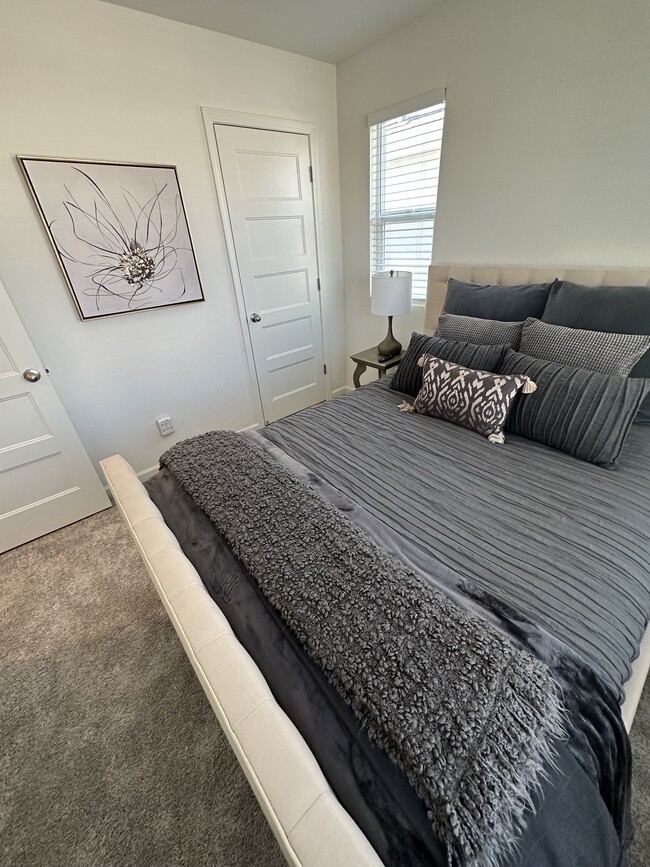 Building Photo - 2295 Iron Point Rd