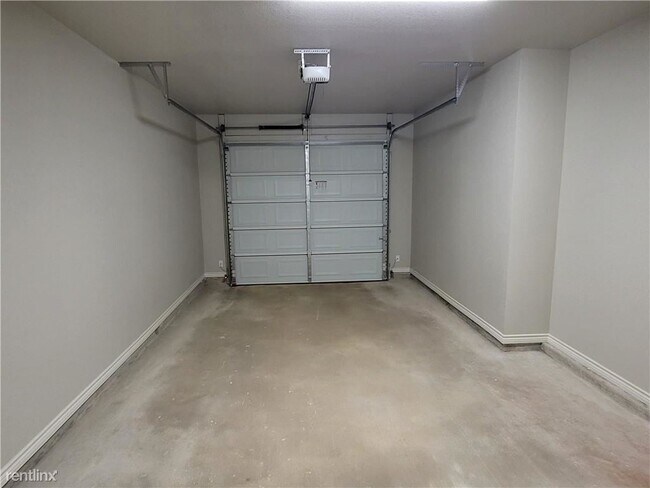 Building Photo - 3 br, 2 bath Duplex - 615 County Road 306 A A