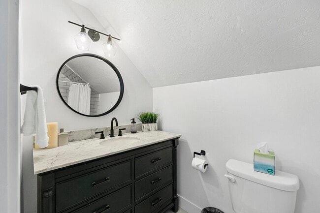 Building Photo - 828 6th St