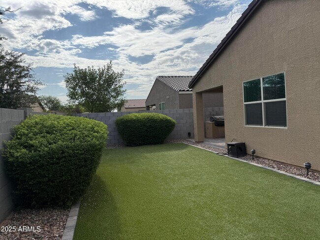 Building Photo - 336 W Tenia Trail