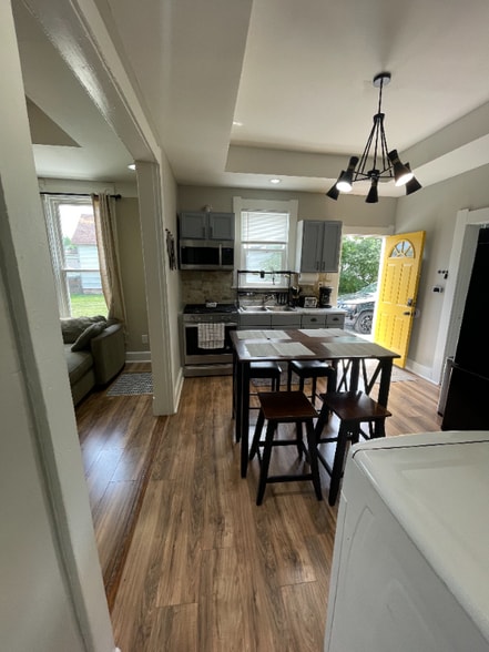 Building Photo - 232 N Randolph St