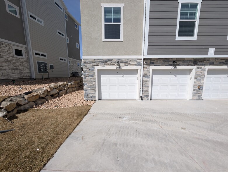 Building Photo - 3993 W Big Horn Dr