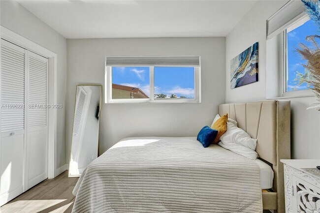 Building Photo - 19625 NW 6th Pl