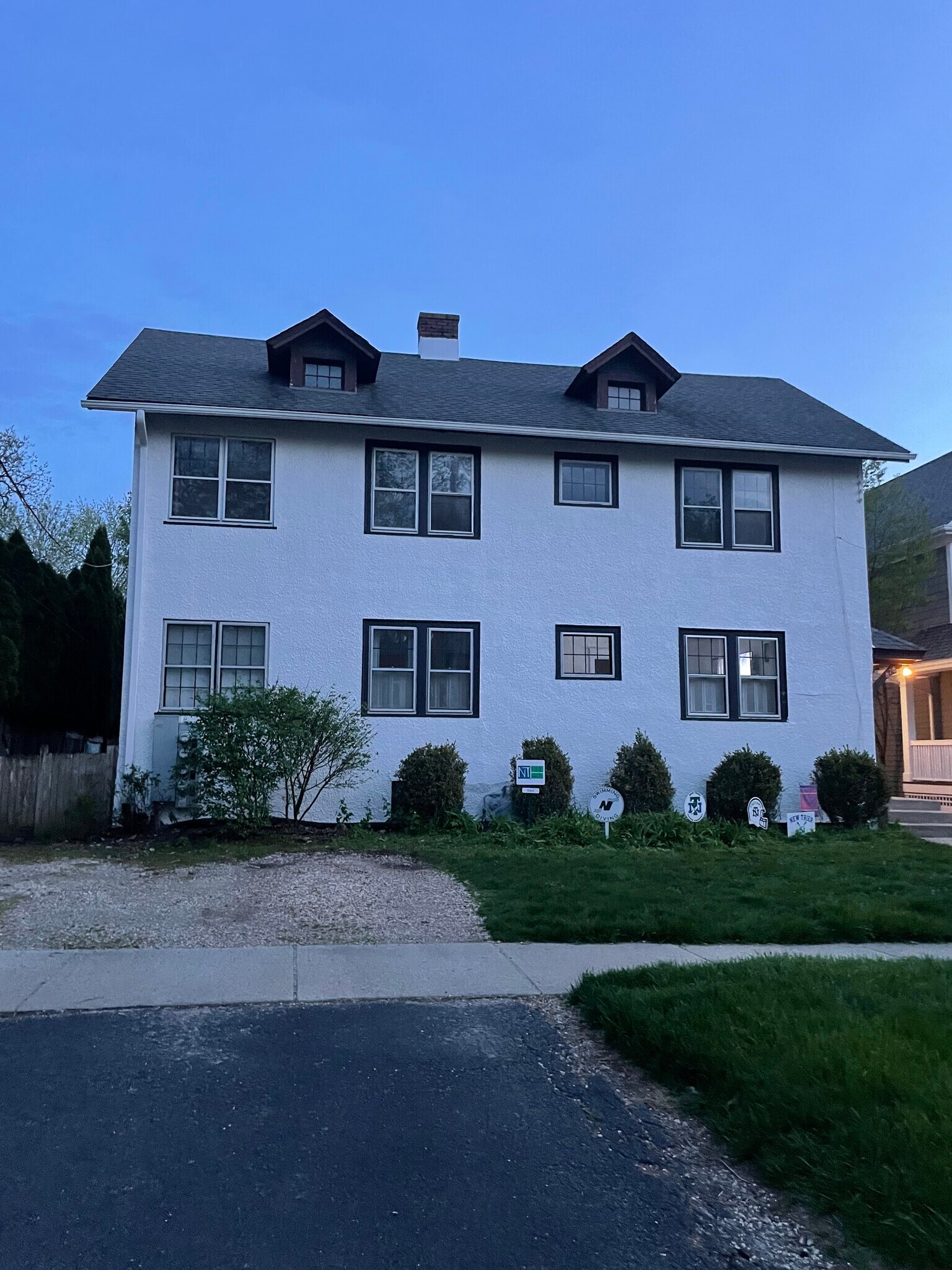 Front yard and parking area - 878 Ash St