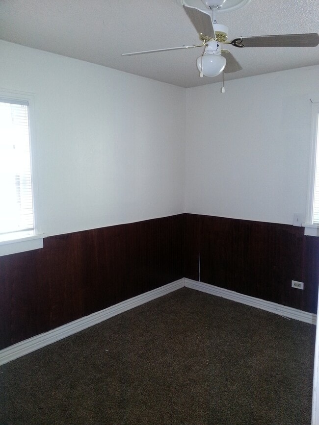 Building Photo - Cute East Side Cottage 3 Bedroom Home