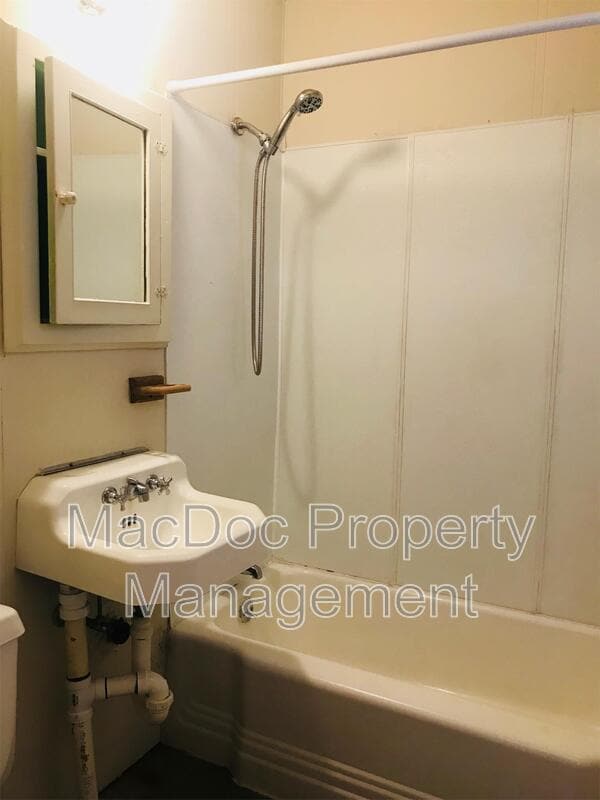 Building Photo - 303 Powell St