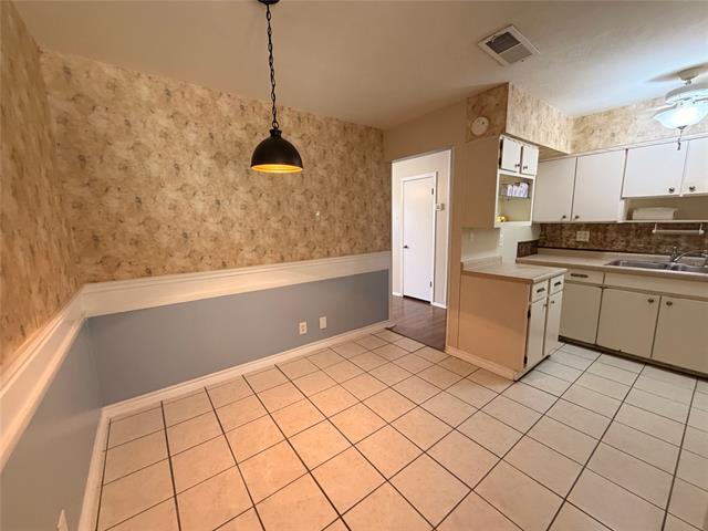 Building Photo - 825 Bryan Dr
