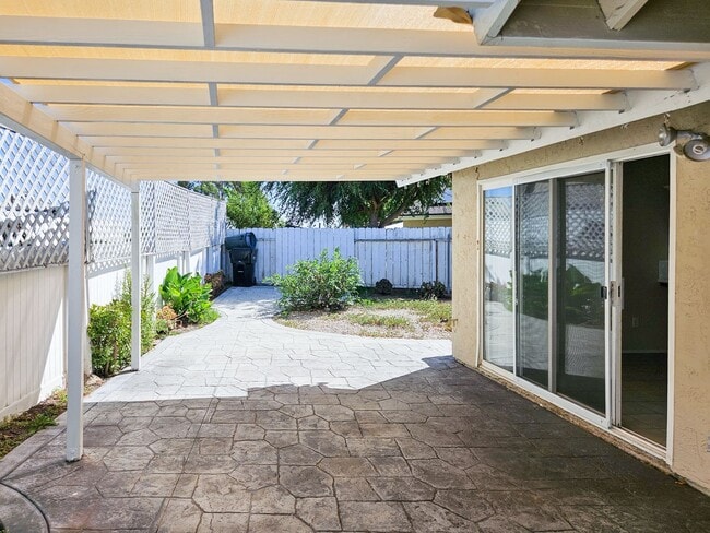 Building Photo - Chula Vista Twin Home