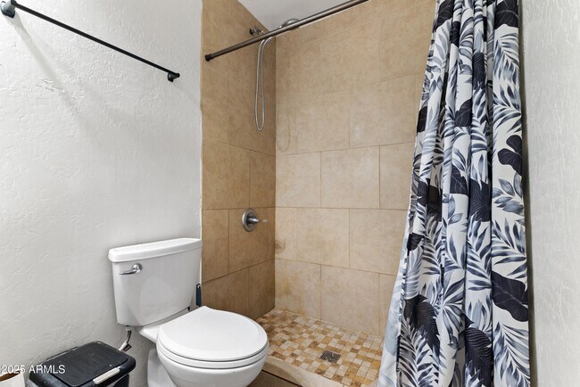 Building Photo - 5546 W Encanto Blvd
