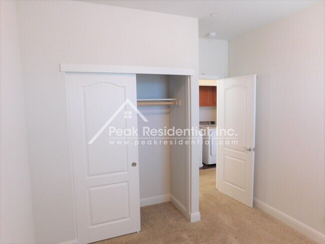Building Photo - Beautiful Newer Roseville 3bd/2.5ba Home i...